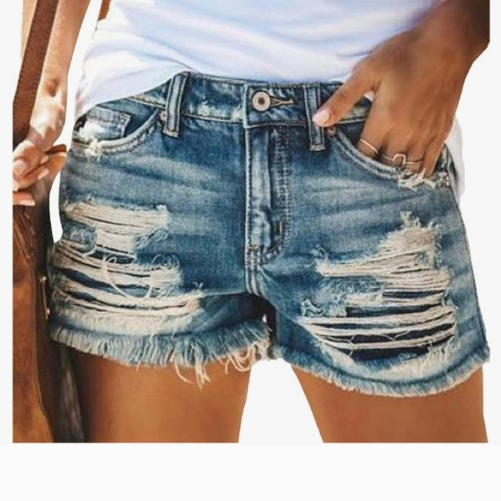 NWT. Kancan distressed denim shorts.